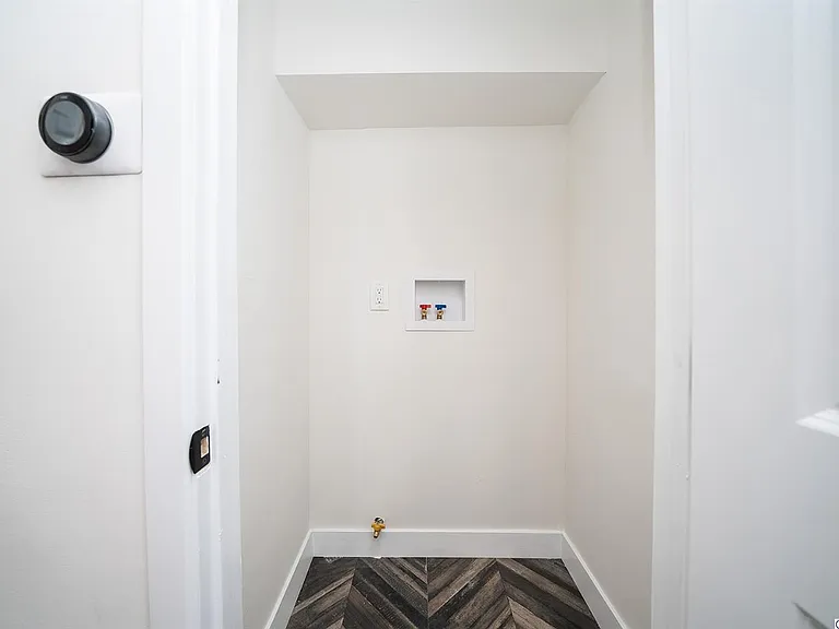 Willoughby Ave Residence — Photo 32