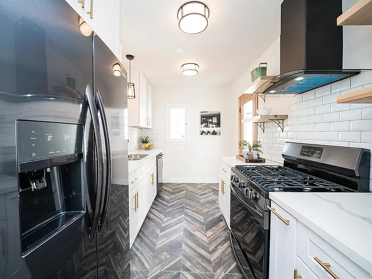 Willoughby Ave Residence — Photo 41